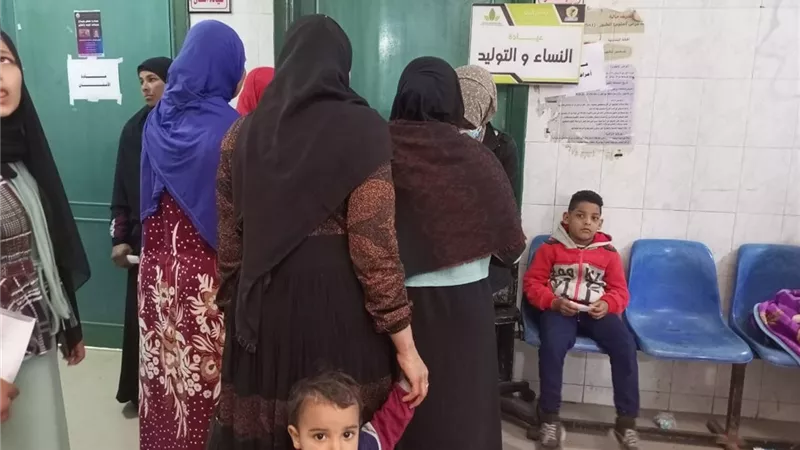 جامعة المنيا تنظم قافلة طبية بقرية 