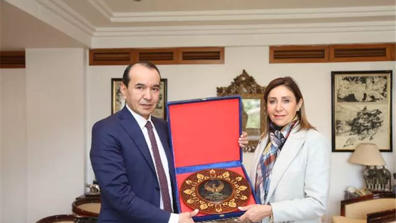 وزيرة الثقافة تلتقي نظيرها الأوزباكستاني لبحث سُبل التعاون