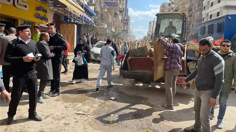 فى حمله لازاله الاشغالات والتعديات بحى غرب المنصورة