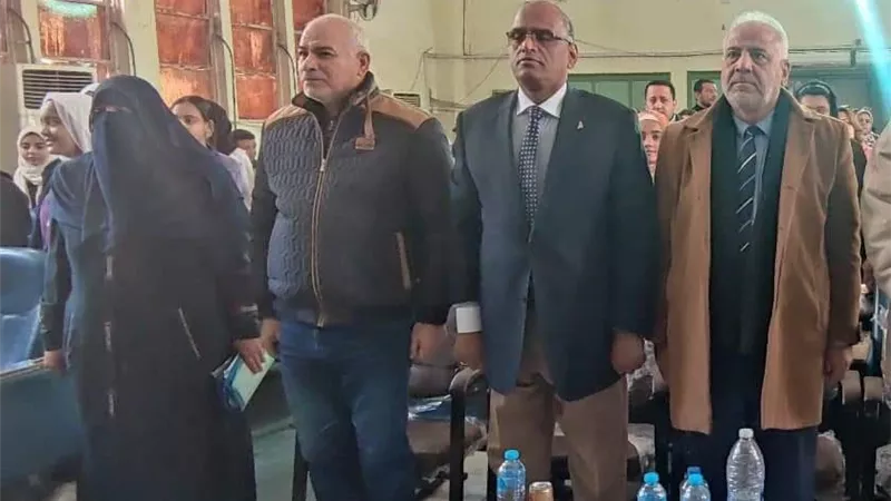 وكيل وزارة التعليم بالمنيا يشهد برنامج تدريبات مثقفي الاقران
