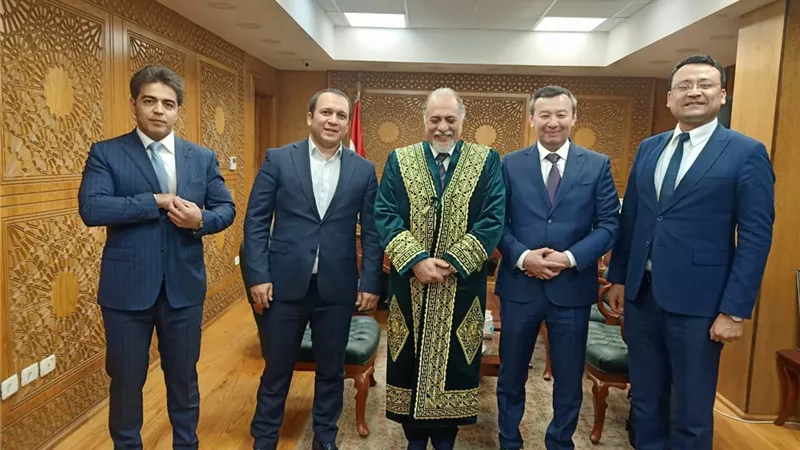 وفد رفيع المستوى.. يلتقى القيادات الدينية والبرلمانية