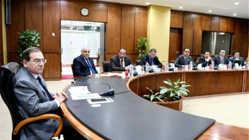 الملا: إقامة أكثر من 700 محطة جديدة لسيارات الغاز الطبيعي