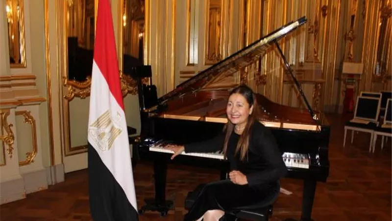 اعمال باخ وشوبان والبينيز على بيانو مشيرة عيسى فى الاوبرا