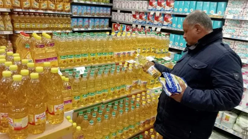 التموين: ضخ كميات ضخمة من زيوت الطعام بأسعار مخفضة في المجمعات