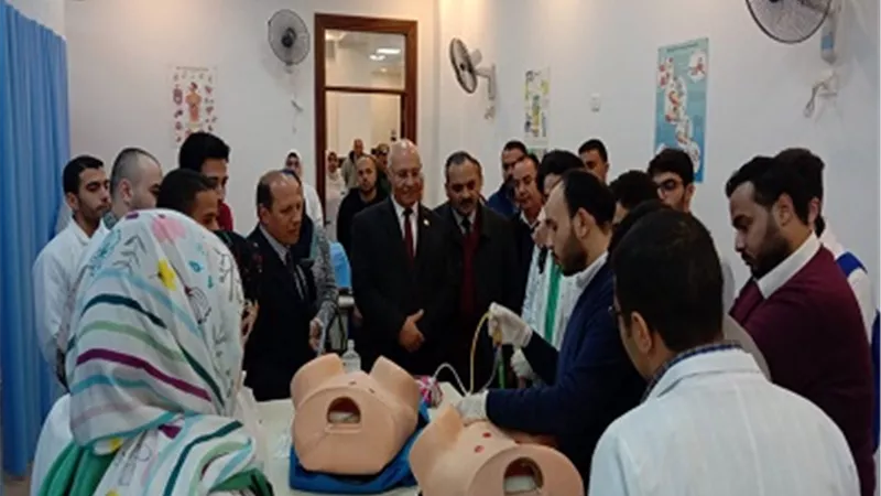 رئيس جامعة بنها يتفقد الدراسة بمركز المهارات والمحاكاة الطبية