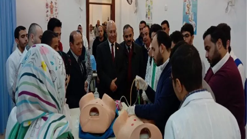 رئيس جامعة بنها يتفقد الدراسة بمركز المهارات والمحاكاة الطبية