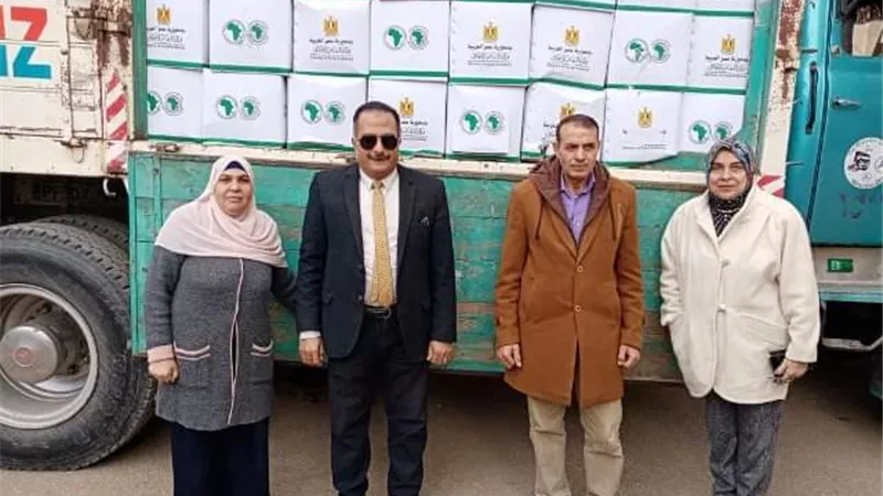 توزيع 2555 كرتونة مواد غذائية على الأسر الأولى بالرعاية بالشرقية