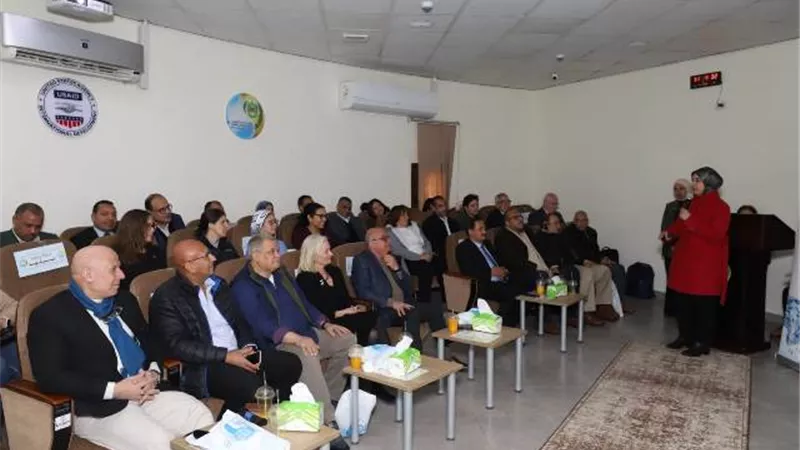ليزلي ريد ورسلان يتفقدا المعمل المركزى لمياه أسيوط