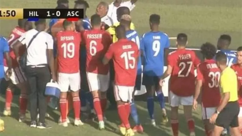 الكاف يعاقب الهلال السوداني بسبب أحداث مباراة الأهلي