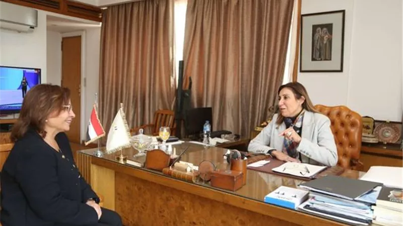 وزيرة الثقافة تبحث التعاون مع الأمين العام للمجلس القومي للطفولة