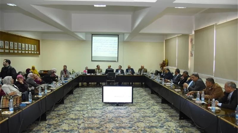 رئيس جامعة أسيوط يشارك فى حضور مجلس كلية طب