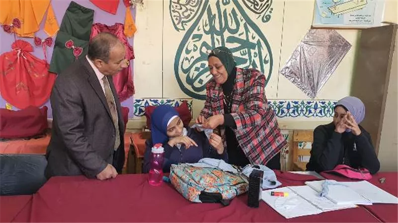 وكيل تعليم الأقصر يتفقد مدرستي طه حسين و الأمل للصم وضعاف السمع