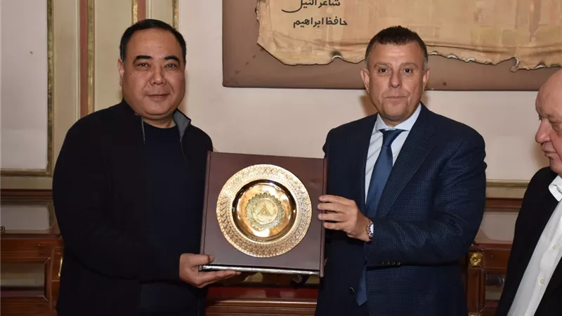 رئيس جامعة عين شمس يستقبل نائب وزير الزراعة الاوزباكستاني