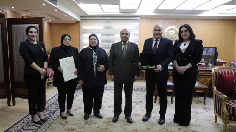 رئيس الجمهورية يمنح سعيد مرعي وسام الجمهورية من الطبقة الاولى