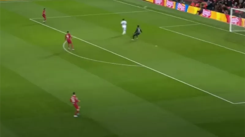 ريال مدريد يستغل خطا الحارس ليضع الثاني في شباك ليفربول- فيديو