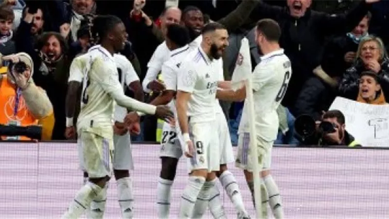 بنزيما يتلاعب بدفاع ليفربول ويضف الهدف الخامس للريال - فيديو