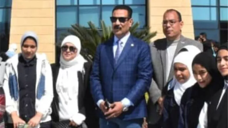 مدير عام تعليم قوص يترأس وفد طلاب لزيارة مستشفى الاورمان بالاقصر