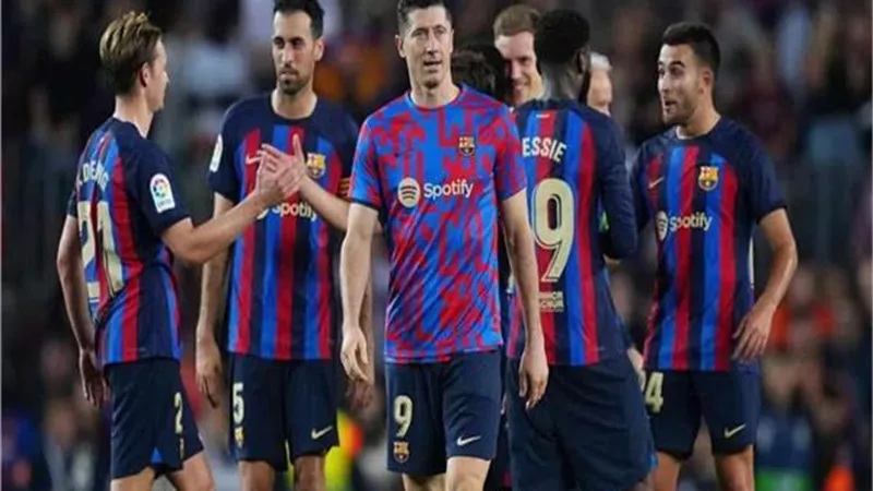 تشافي يعلن قائمة برشلونة لمواجهة مانشستر يونايتد