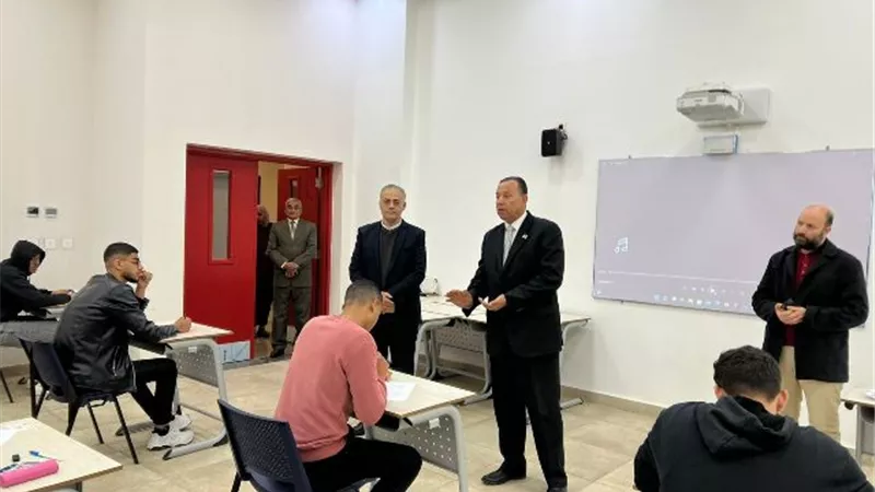 طلاب جامعة المنصورة الجديدة يؤدون اختبارات اللغة الانجليزية