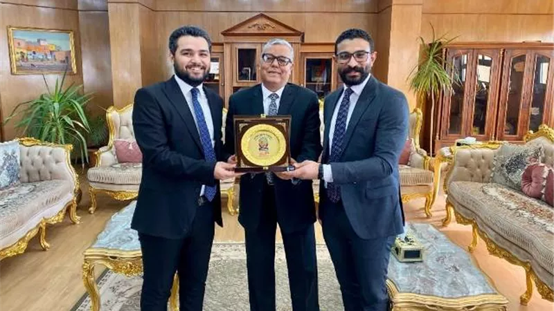 غرباوي يكرم مطوري منظومة الإعلام الرقمية بالجامعة والمستشفيات