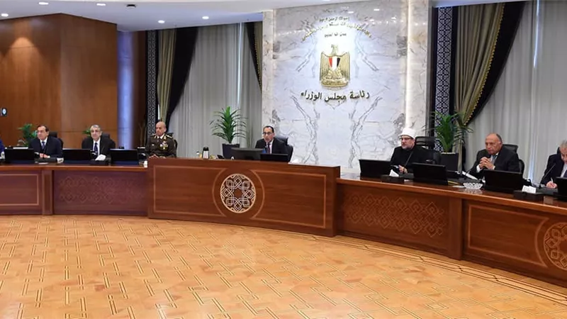 ضمن إجراءات خفض الأسعار.. الحكومة تعلن أسعار 4 سلع استراتيجية