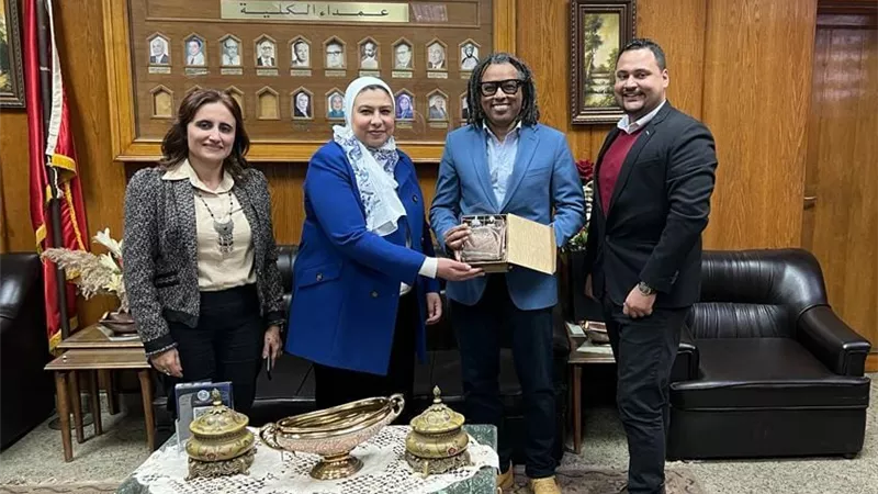 ألسن عين شمس تستضيف خبراء تكنولوجيا المعلومات والسياحة في إسبانيا