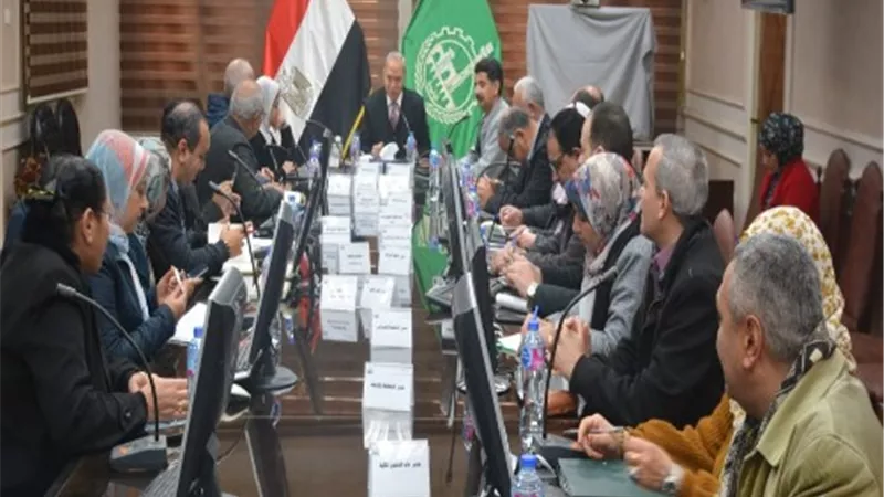 محافظ القليوبية يناقش البدء في أعمال تطوير منطقة العكرشة الصناعية