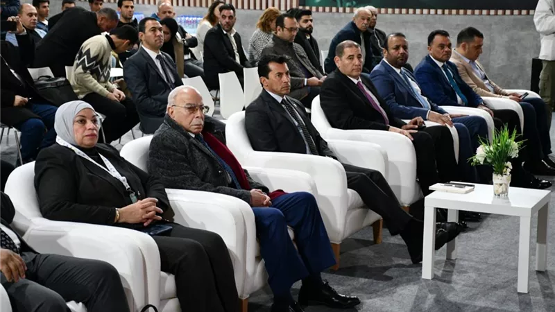 وزيرالشباب يشهد أولى الجلسات الحوارية للمؤتمر الرياضى الدولى..صور