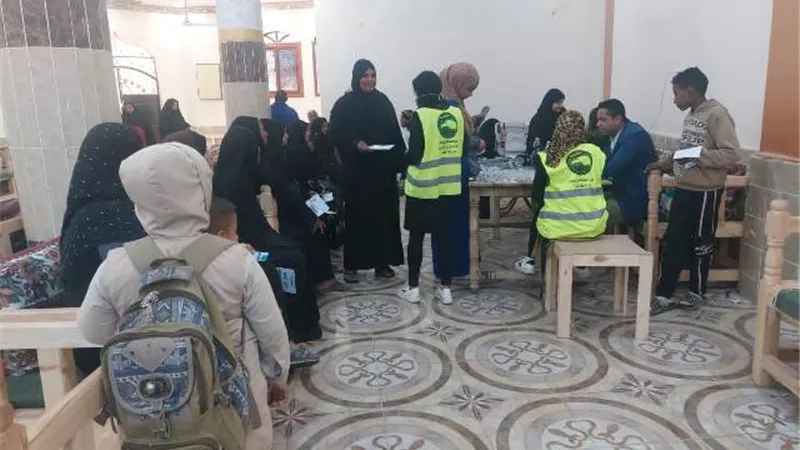 قافلة مستقبل وطن بقنا توقع الكشف الطبي علي 421 حالة