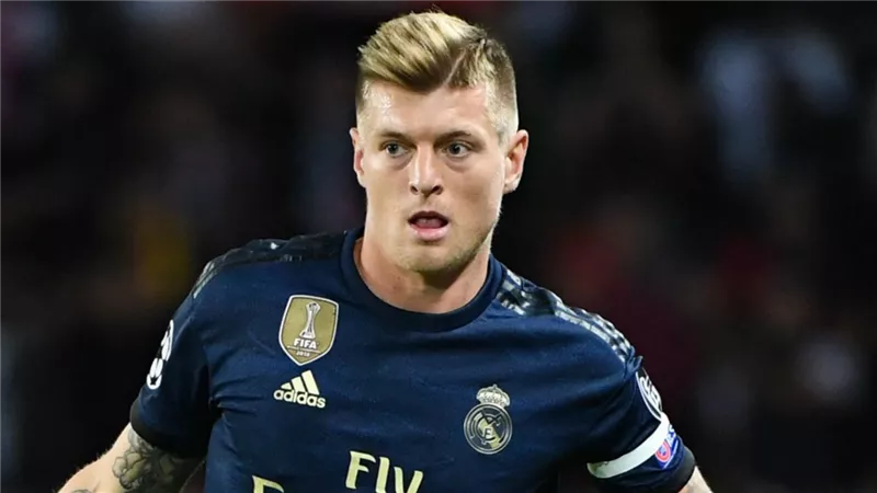 توني كروس يحسم مستقبله مع ريال مدريد