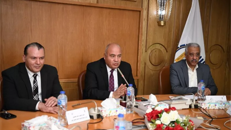 محافظ قنا يبحث مع وفد البنك الدولى مقترح خطة العام المالي الجديد