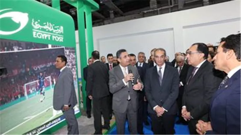 رئيس الوزراء يتفقد جناح البريد في سبورتس إكسبو