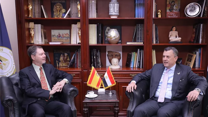 وزير السياحة يبحث مع سفير إسبانيا تعزيز التعاون بين مصر وإسبانيا