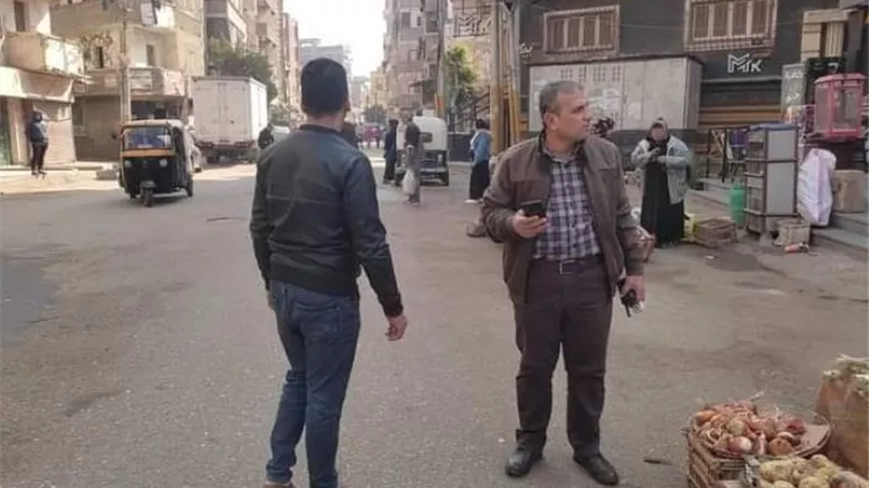 أبوالفتوح يخصص محلا لبائع أسماك متجول خلال حملة رفع إشغالات
