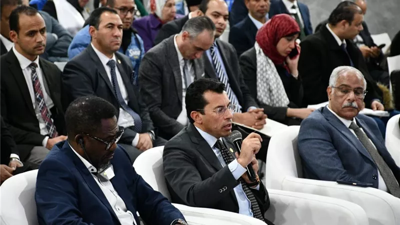 وزير الرياضة يطالب فيتوريا بوضع خطة لتطوير كرة القدم المصرية