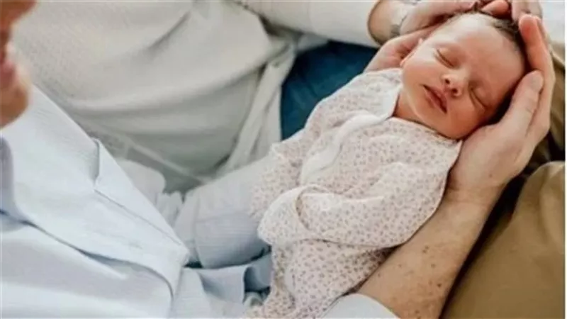 لماذا نؤذن في أذن المولود الجديد ؟؟