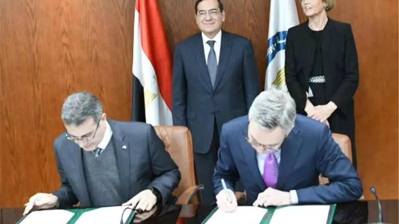 وزير البترول وسفيرةالنرويج يشهدان توقيع اتفاقيةمشتركة بين البلدين