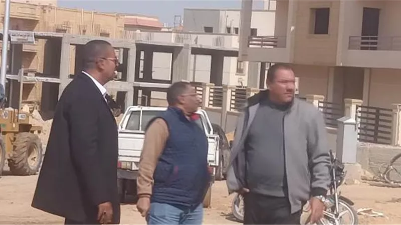 أسباب تحفظ جهاز الشروق على معدات مقاول ومواد بناء فى المدينة/ صور