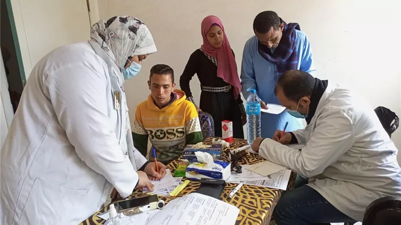 جامعة المنيا تنظم قافلة طبية ببني مزار