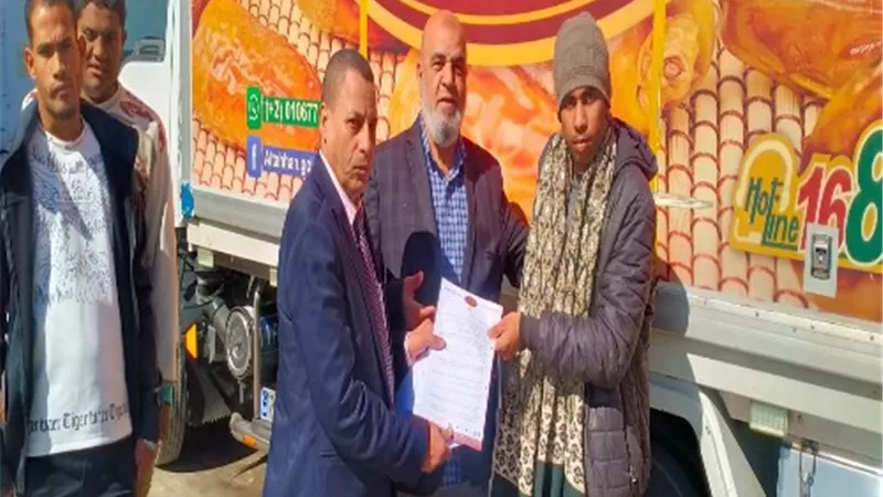 القوى العاملة تُسلم عقود عمل لذوي الهمم بالوادي الجديد.. صور