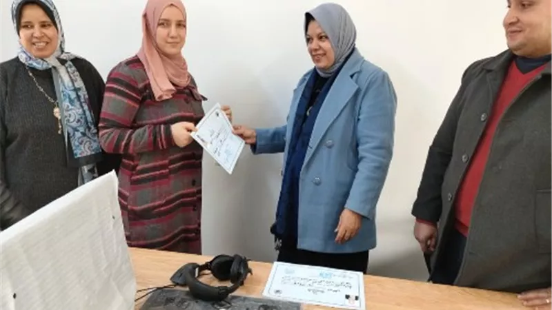 القوى العاملة : تسليم شهادات خريجي دورات تدريبية بكفر الشيخ.. صور