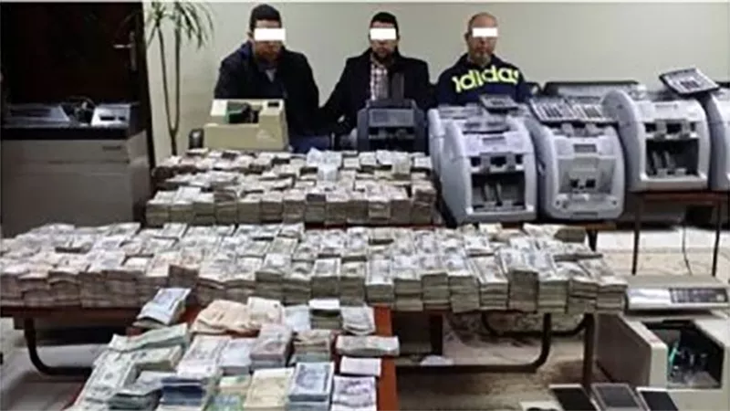 ضبط تشكيل عصابى للنصب على المواطنين والإستيلاء على بياناتهم