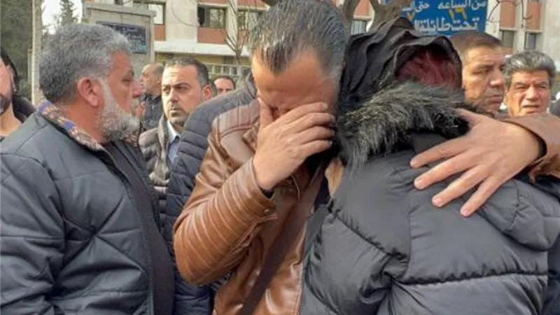 انهيار زوجة شادى زيدان فى تشيع الجنازة ..صور