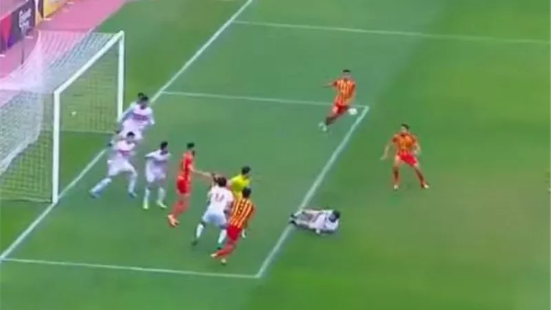 عبد المجيد ينقذ الزمالك من هدف محقق للترجى .. شاهد