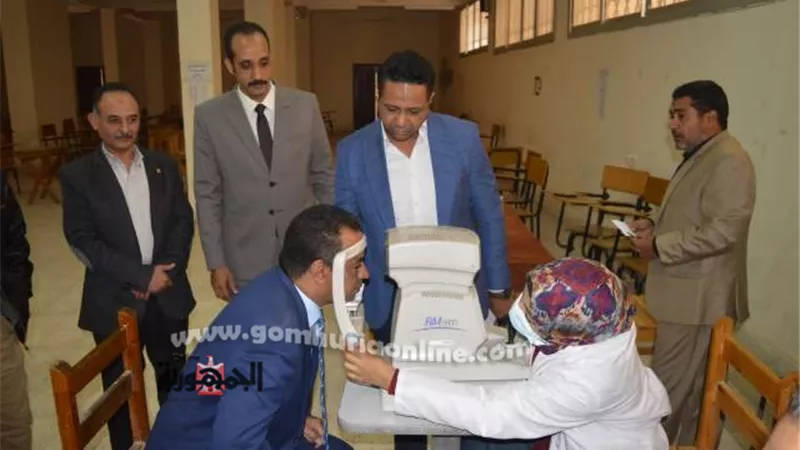 قافلة طبية لفحص أمراض العيون بكليتي الحقوق والتجارة بقنا