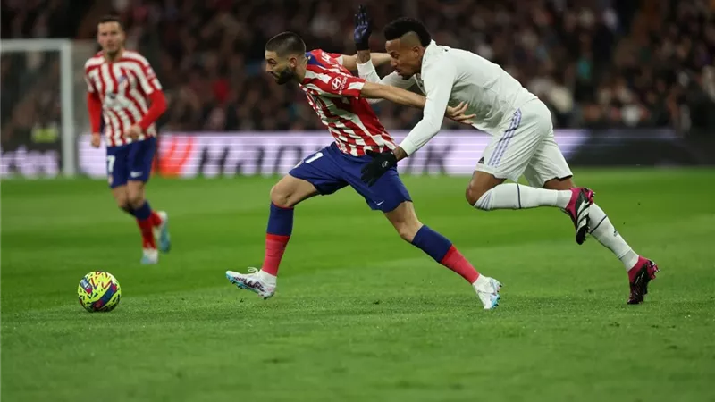 التعادل السلبى يحسم الشوط الأول من مواجهة ريال مدريد وأتلتيكو