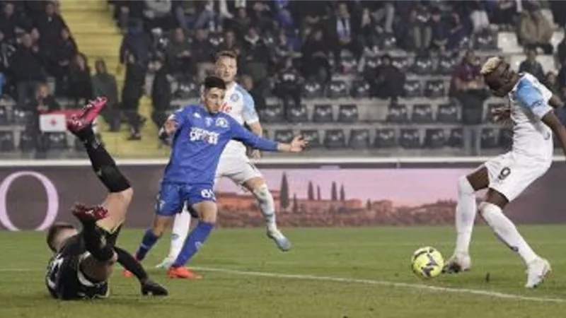 نابولي يفوز علي إمبولي بهدفين ويعزز صدارته للدوري الإيطالي