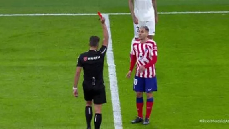 فيديو .. أتلتيكو بعشرة لاعبين يسجل هدفه الأول في شباك ريال مدريد