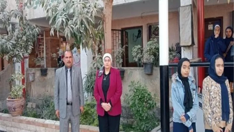 مدير تعليم القليوبية تتفقد مدارس الخانكة.. وتشهد طابور الصباح