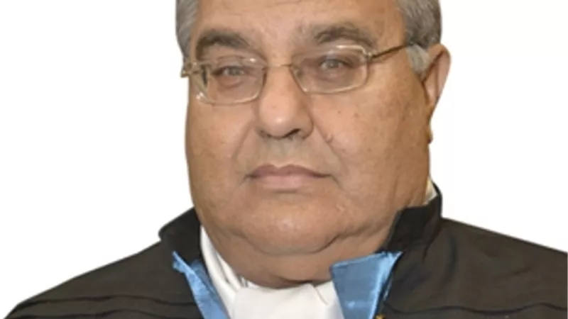 الرئيس يمنح وسام الجمهورية من الطبقة الأولى لاسم المستشار الراحل سعيد مرعى